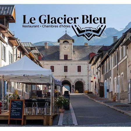 Auberge Le Glacier Bleu Mont Dauphin Bagian luar foto