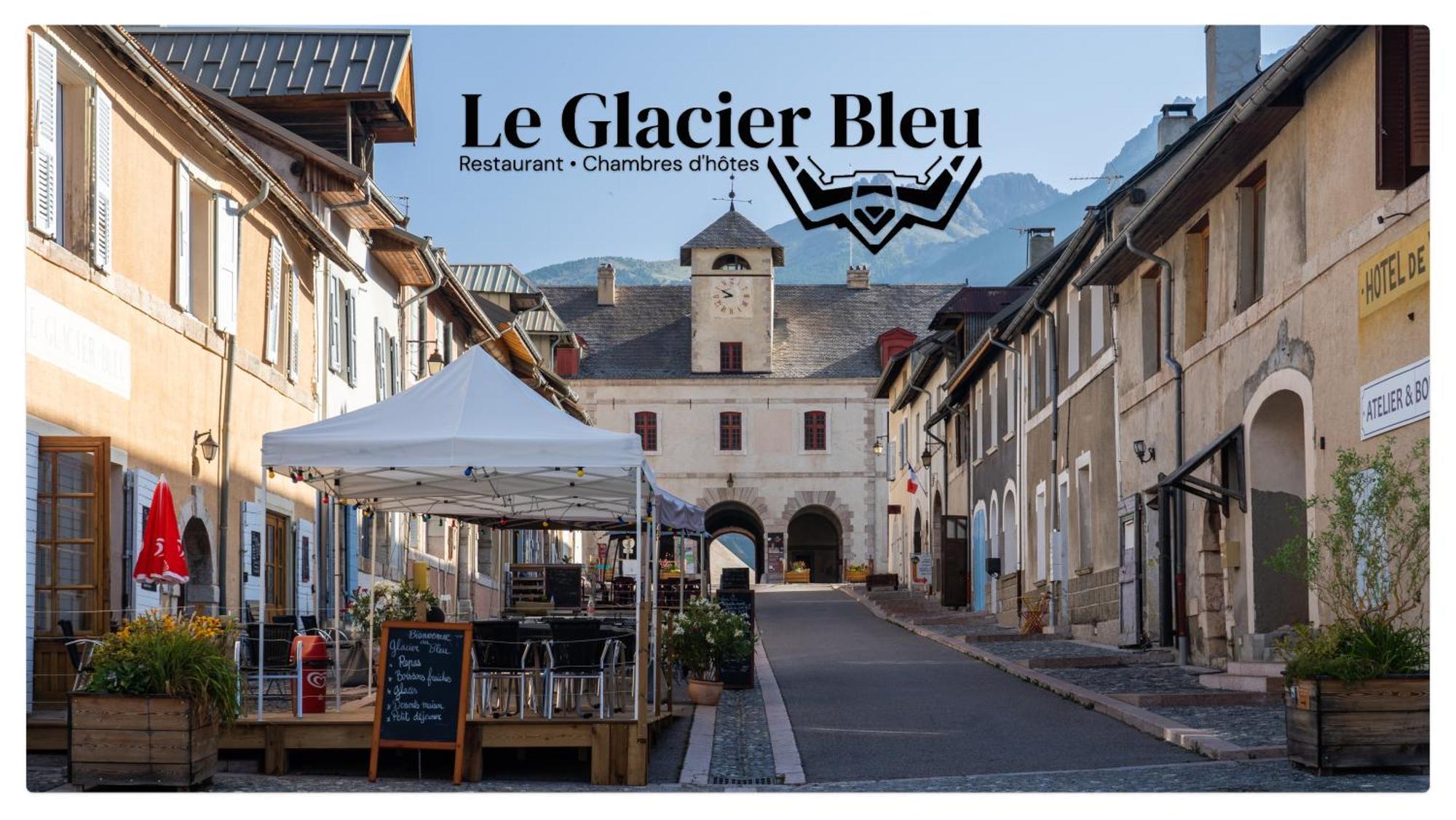 Auberge Le Glacier Bleu Mont Dauphin Bagian luar foto