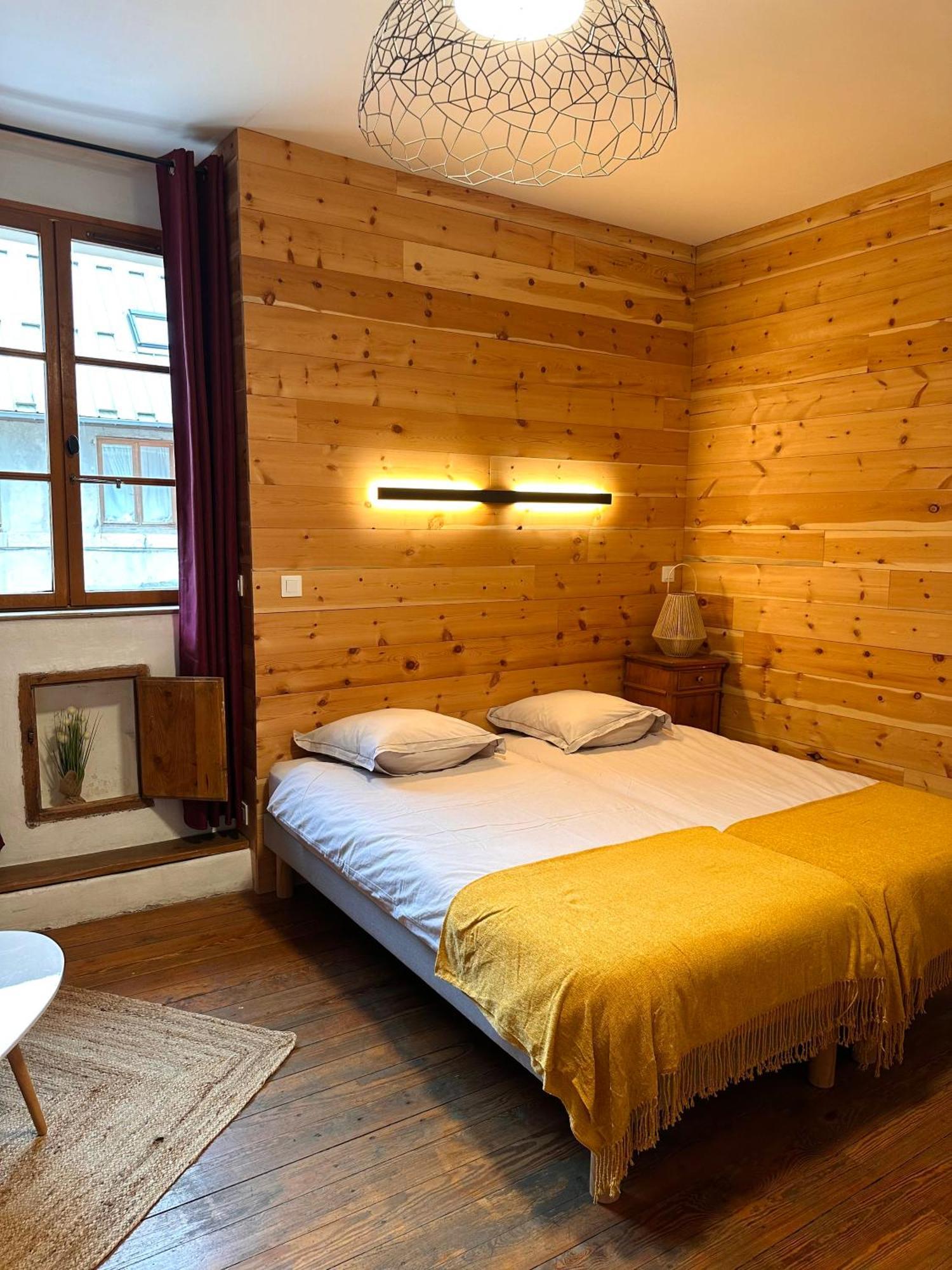Auberge Le Glacier Bleu Mont Dauphin Bagian luar foto