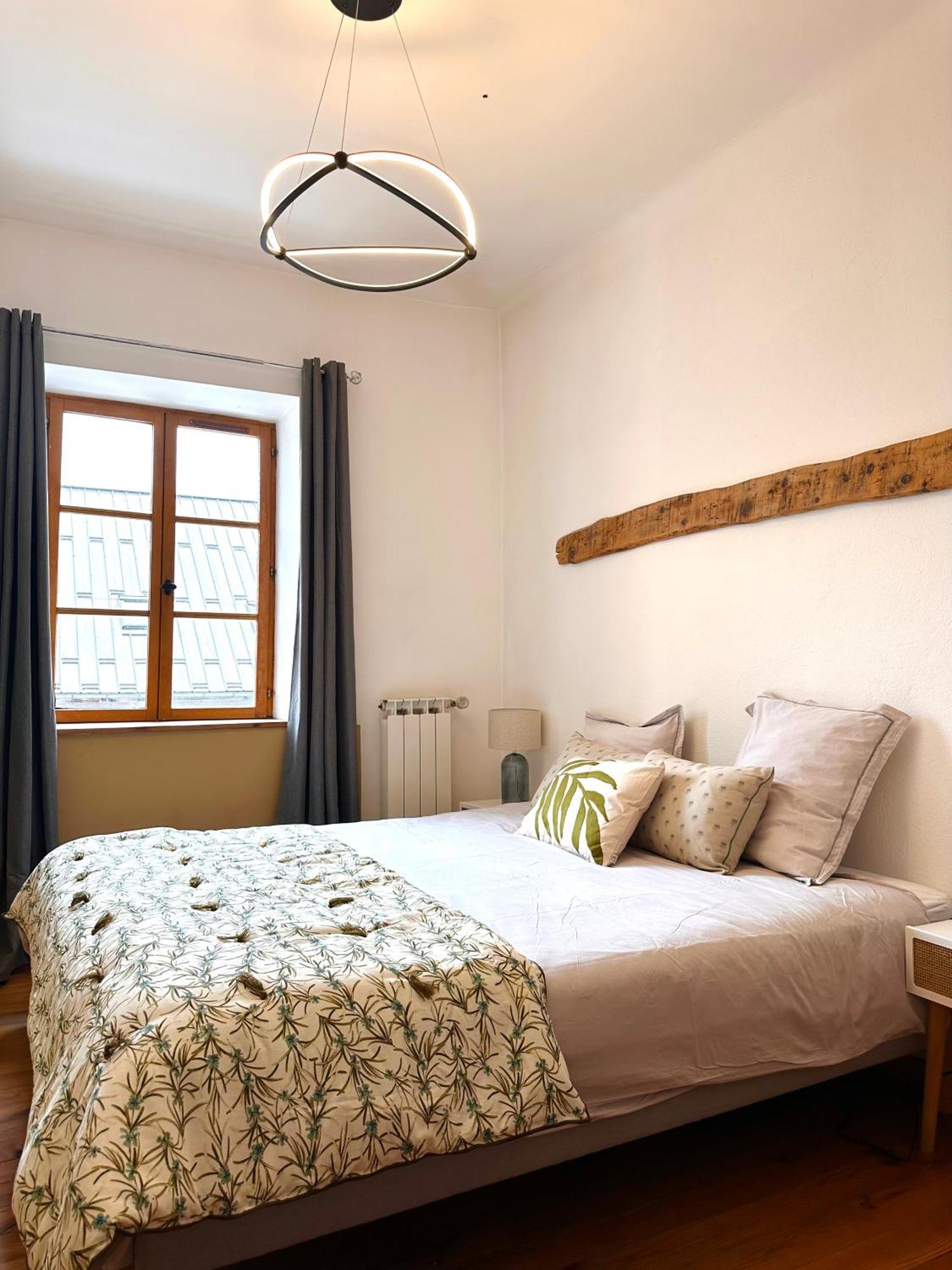 Auberge Le Glacier Bleu Mont Dauphin Bagian luar foto