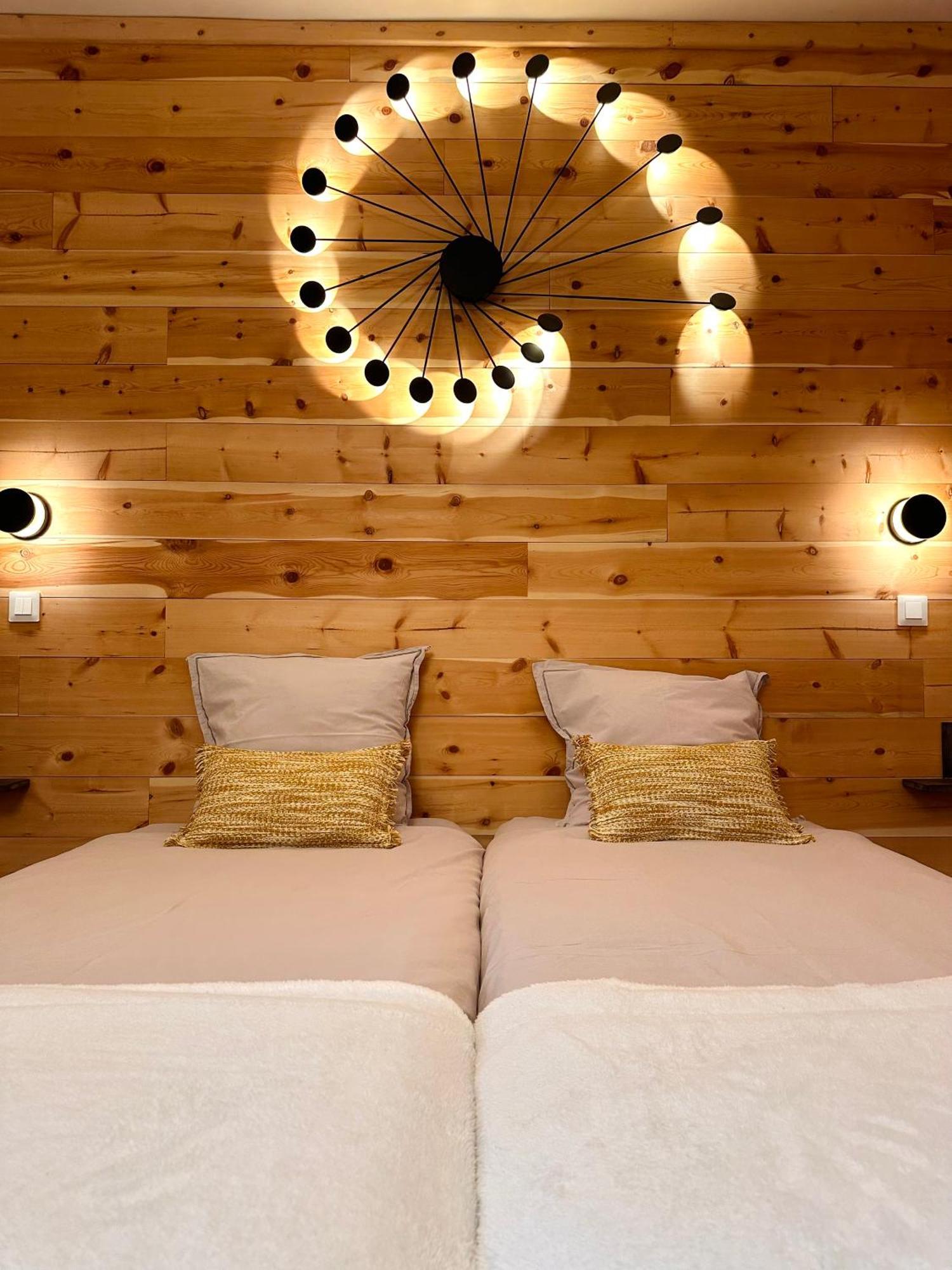 Auberge Le Glacier Bleu Mont Dauphin Bagian luar foto